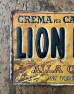 Crème pour chaussures Lion Noir à la cire - Enseigne