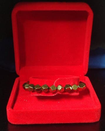 Beau bracelet en pyrite dans une boîte cadeau - Livraison