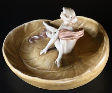 Royal Dux Porzellan-Manufaktur - Plat - Porcelaine