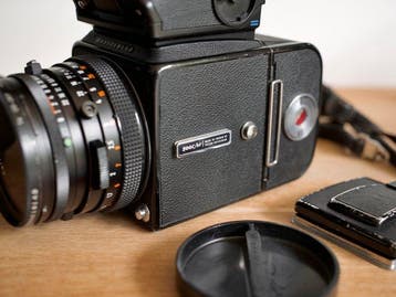 Hasselblad 500C/M black + Carl Zeiss Planar 2,8/80mm T* CF +