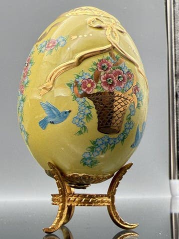Œuf Fabergé - Œuf impérial orné de pierres précieuses et