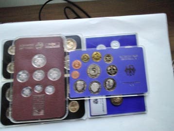 Ierland, Oostenrijk, Duitsland, Griekenland. Mint Set Lot 7, Postzegels en Munten