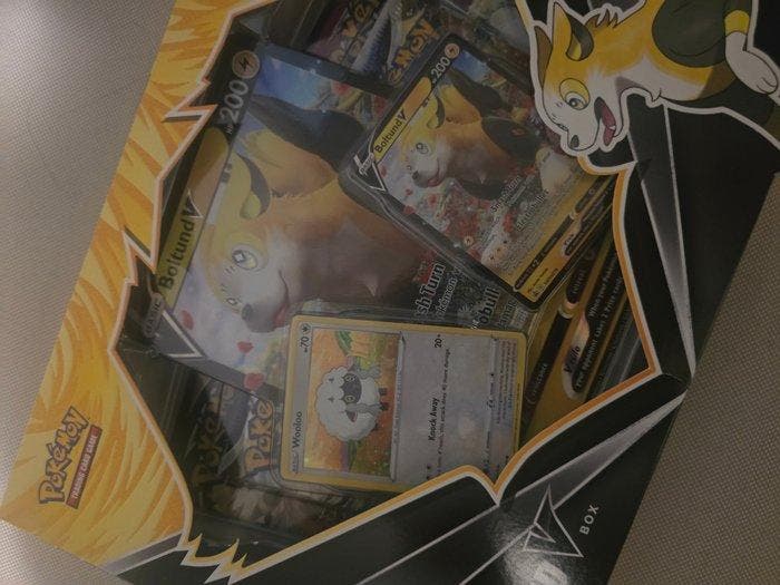 Pokémon - 1 Box - Boltund V Box - Sword & Shield - Evolving, Hobby & Loisirs créatifs, Jeux de cartes à collectionner | Pokémon