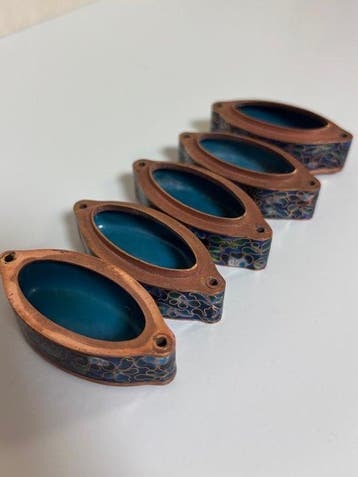 Cuivre, émail cloisonné, soie, verre - Cuivre, émail