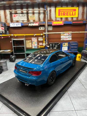 GT Spirit 1:18 - Modelauto - BMW M3 (E92) 2007 - Laguna Seca