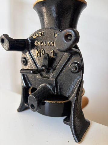 Koffiemolen - Gietijzer - British Coffee Mill, Antiek en Kunst