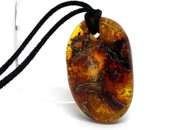Cosmic Flame – Exclusieve Baltische amberhanger aan koord, Antiquités & Art, Curiosités & Brocante