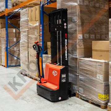 Actie - stapelaar - 1500kg 2.7 tot 4.15m voor 2395,- ex btw, 1000 tot 2000 kg, Elektrisch, Stapelaar, EP