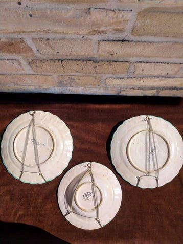 macs - Schotel (3) - Aardewerk - Antiek bord uit het museum