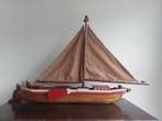 Modelschip - Wooden single-masted sailboat