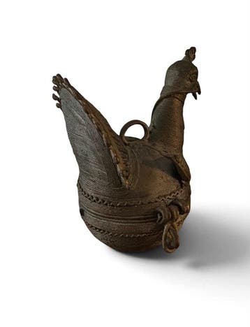 Beeld, Indian dhokra bronze peacock betel box, lost-wax