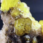 Soufre Cristaux sur matrice - Hauteur : 6 cm - Largeur : 5