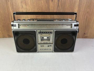 Sharp - GF-8686 - Boombox Radio portable