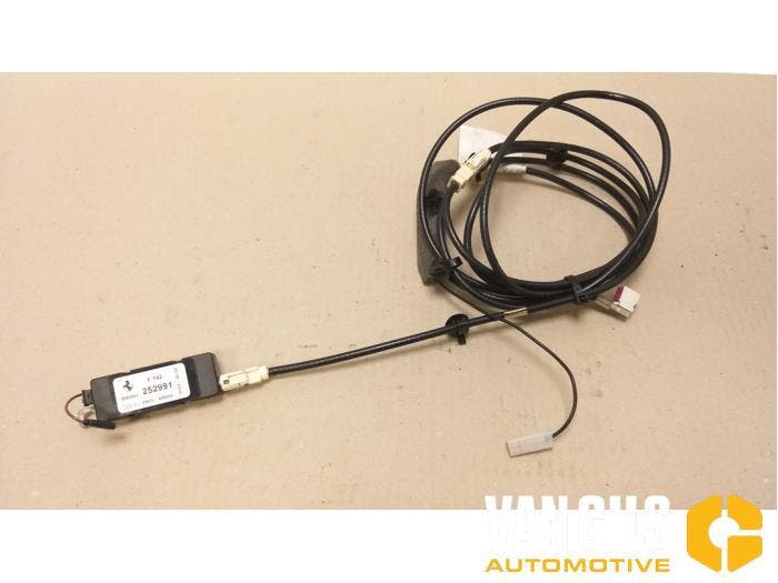 Radio versterker Ferrari 458 O185120, Autos : Pièces & Accessoires, Électronique & Câbles