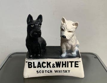 Présentoir de bar pour le whisky écossais Black & White -