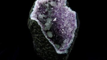 Apophylliet op amethist (geode) - Nashik, Deccan Traps,
