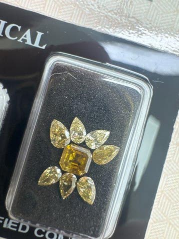Zonder minimumprijs - 8 pcs Diamant (Natuurlijk gekleurd) -