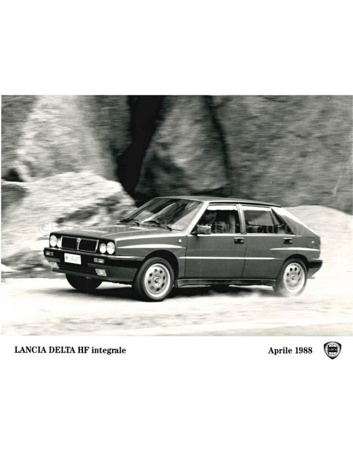 1988 LANCIA DELTA HF INTEGRALE PERSFOTO, Boeken, Auto's | Folders en Tijdschriften