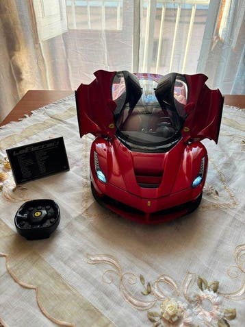 ferrari 1:8 - Model sportwagen - LaFerrari 1:8, Nieuw