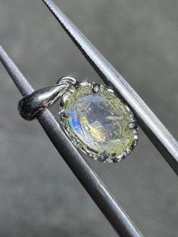 Pendentif de Pierre de Lune naturelle à facettes + Argent