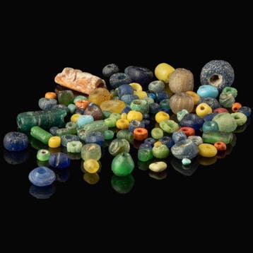 Oud-Romeins Verzameling van ± 100 Romeinse veelkleurige, Antiek en Kunst