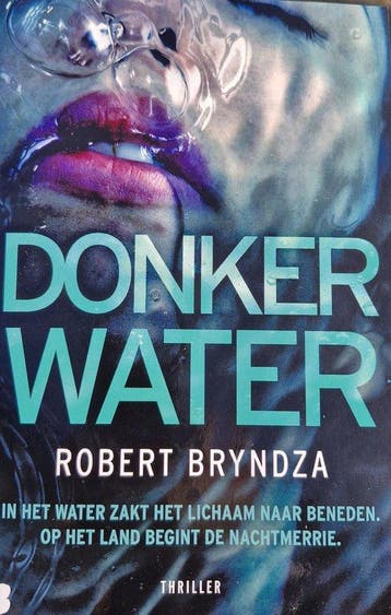 Donker water - Robert Bryndza 9789022595404, Boeken, Verzenden, Gelezen