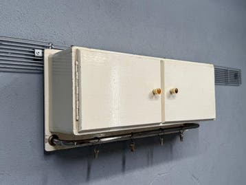 Armoire - Bois - Petit placard mural avec porte-manteaux.