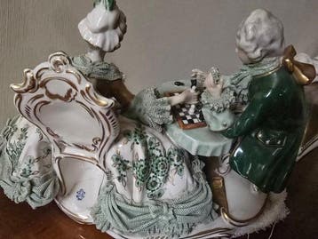 Aelteste Volkstedter - Beeldje - Checkers players -