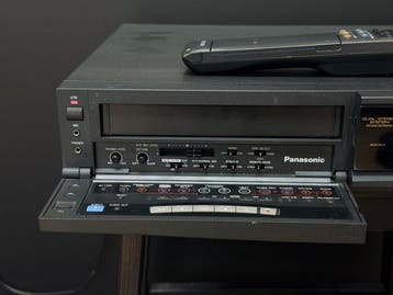 Panasonic NV-NV77 - High-End S-VHS Hi-Fi Stereo VCR Deck -