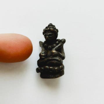 Oud-Indochinese Brons XS Zittende Boeddha op Troon met