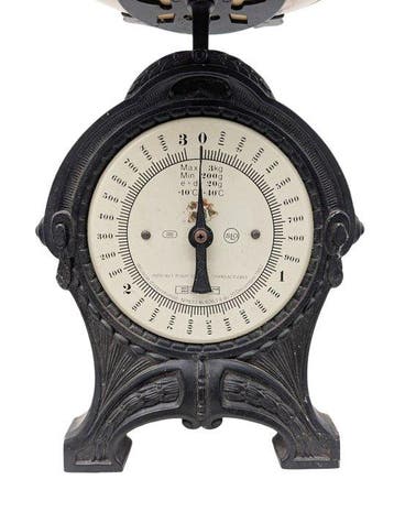 Ancienne balance de cuisine mécanique à aiguille de la