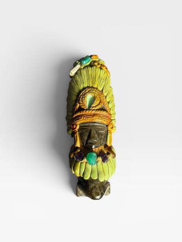 Azteekse krijger in gouden obsidiaan en harde stenen -