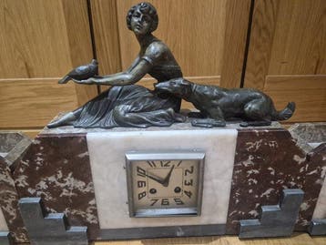 Pendule - French Art Deco mantel clock with female figure,