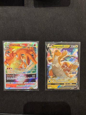 Pokémon - 330 Card - Lotto spada e scudo con Charizard,
