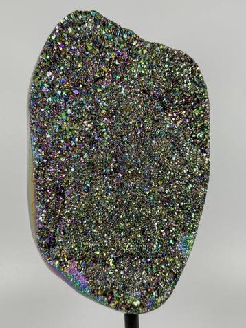 Titanium Aura Agaat Geode op standaard – 1226 gr – 22 cm