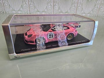 Spark 1:43 - Voiture de course miniature - Porsche 996 GT3