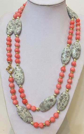 Dalmatisch jaspis (40 x 22 x 9 mm) en roze chalcedoon, ZEER