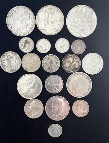 Wereld. 19 silver coins