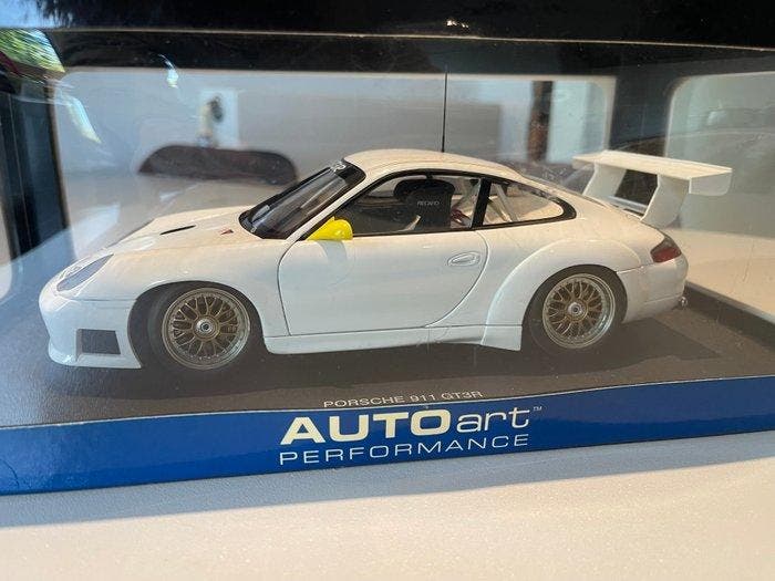 Autoart 1:18 - Modelauto - Porsche 911 gt3 R, Hobby en Vrije tijd, Modelauto's | 1:5 tot 1:12