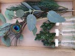 Glas 3 flesjes bloemen gemengd groen met eucalyptus en 1, Hobby en Vrije tijd, Nieuw