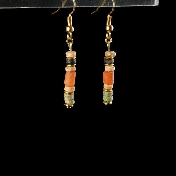 Oude Egypte, late periode Oorbellen met veelkleurige, Bijoux, Sacs & Beauté, Bijoux anciens