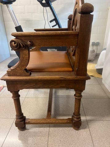 Stoel - Eik - Armstoel Franse lelie