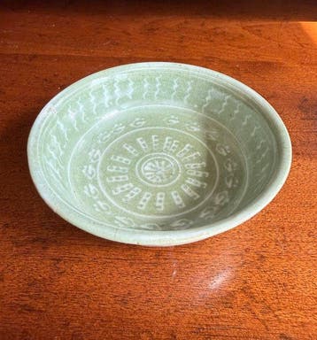 Un bol céladon de Longquan «Sanskrit» - Porcelaine - Chine -