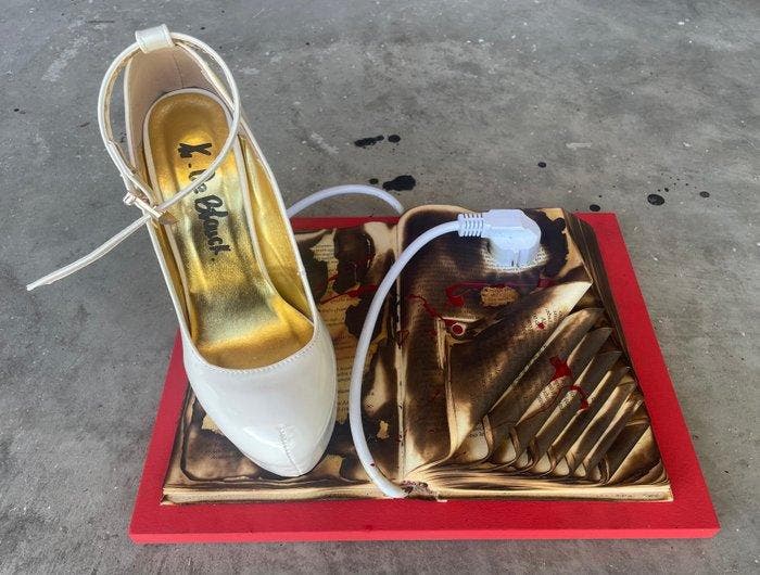 Arianna De Blanck (2003) - sculptuur, ELECTRIC - Stiletto /, Antiquités & Art, Art | Objets design