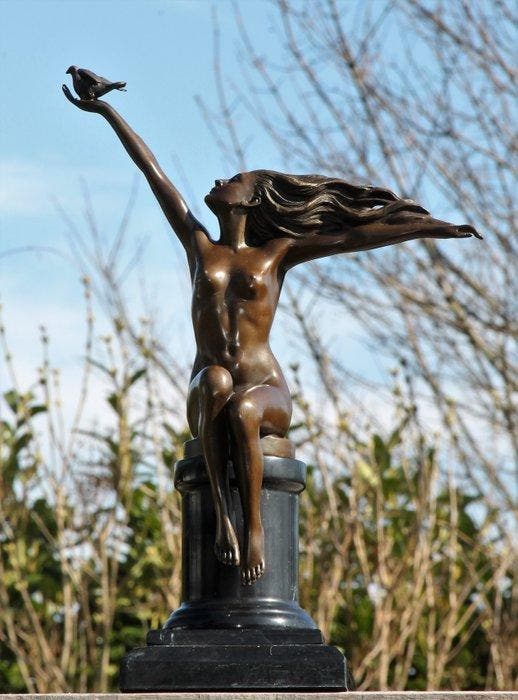sculptuur, the carrier - 43 cm - marmer brons, Antiquités & Art, Art | Objets design