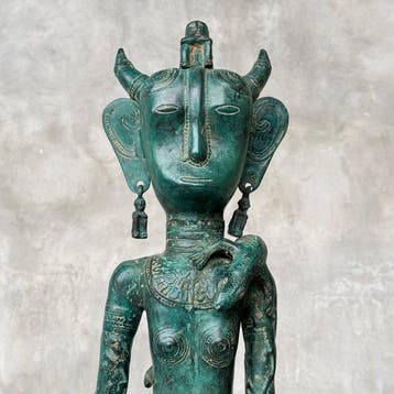 Decoratief ornament - Indonesië - 47 cm bronzen figuur in tr