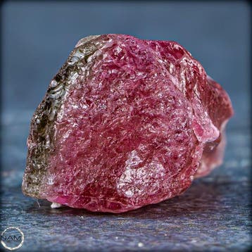 Rubelliet – intens roze turmalijnkristal - 57,20 ct- 11.44 g