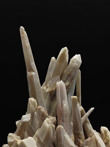 ESTETICO QUARZO LATTEO, Terminaison particulière, MADAGASCAR