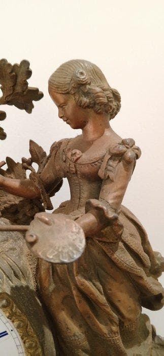 Figurale pendule - French neo-rococo figural mantel clock -