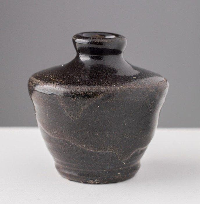 Petit flacon en grès noir émaillé chinois – dynasties Yuan, Antiquités & Art, Antiquités | Autres Antiquités